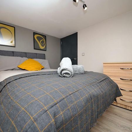 Stone'S Throw City Centre - Tv In Every Bedroom! Swansea Exterior foto